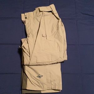 Men’s Large like new Columbia Titanium snow pants.